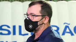 Enderson Moreira não critica atuações do Botafogo fora, mas faz ressalvas (Foto: Fernando Moreno/AGIF)