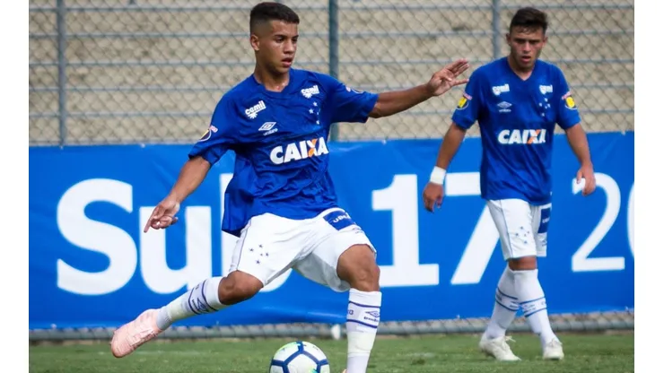 Vitinho, de 19 anos, está retornando ao Cruzeiro