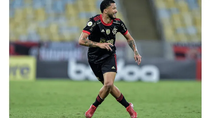 Jogador teve contrato renovado com o Flamengo até 2023, com multa rescisória milionária | Crédito: Thiago Ribeiro/AGIF