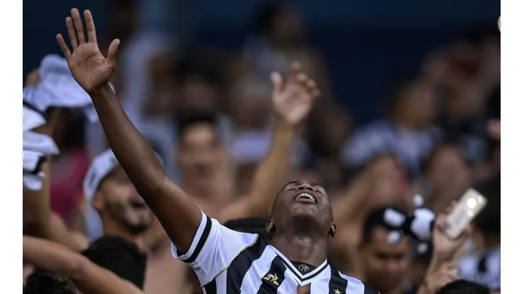 Torcedores do Galo apoiam o time na partida contra o Cuiabá (Foto: Getty Images)