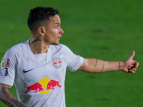 Artur retorna após testar positivo para Covid-19 e comemora os três pontos