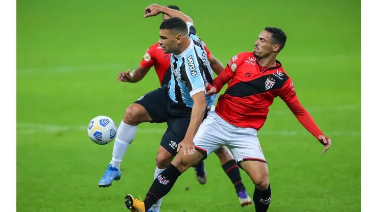 Atlético-GO x Grêmio: times estão escalados para o confronto do Brasileirão. (Foto: Pedro H. Tesch/AGIF)