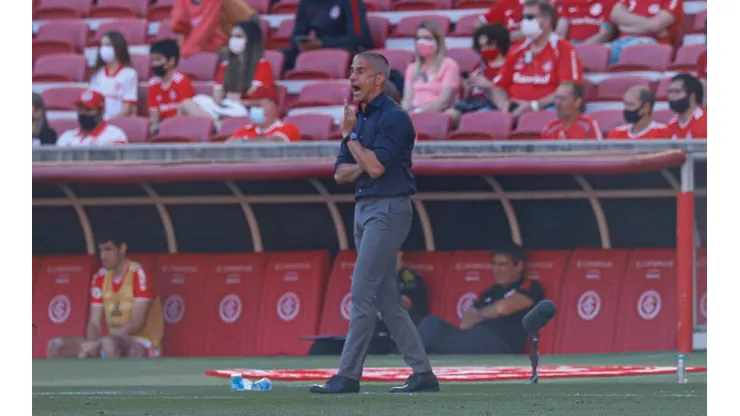 Sylvinho, técnico do Corinthians (Foto: Maxi Franzoi/AGIF)