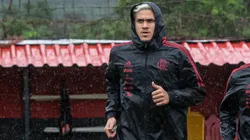 Jogador fará a cirurgia na noite desta segunda-feira em hospital particular da Zona Sul do RJ | Crédito: Reprodução CRF