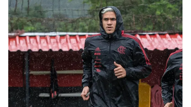 Jogador fará a cirurgia na noite desta segunda-feira em hospital particular da Zona Sul do RJ | Crédito: Reprodução CRF