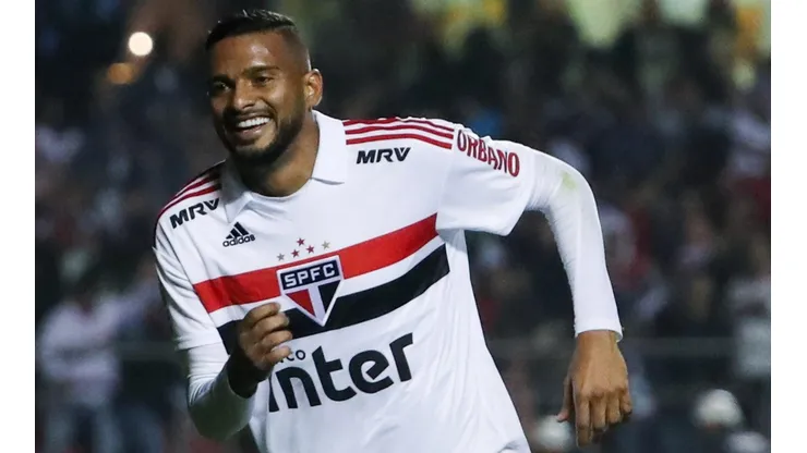 Reinaldo, lateral-esquerdo do São Paulo (Foto: Getty Images)