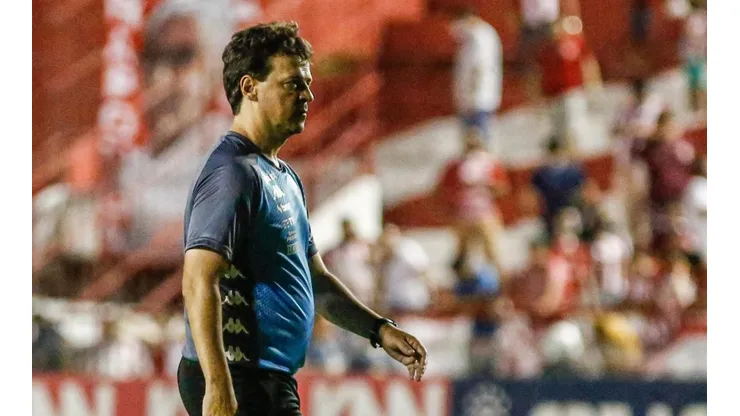 Diniz diz que empate teve sabor amargo para o Vasco (Foto: Paulo Paiva/AGIF)