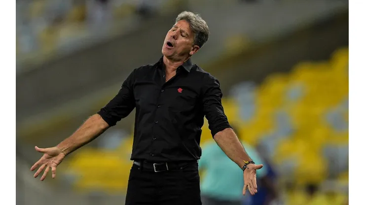 Renato se defende das críticas após três jogos sem vitória (Foto: Thiago Ribeiro/AGIF)