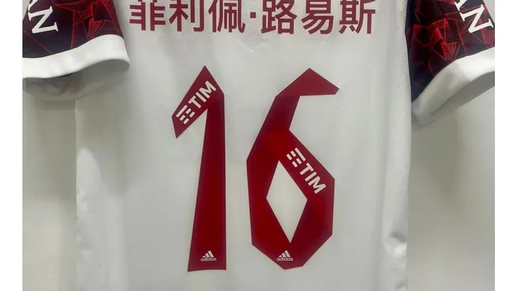 Camisa do Flamengo terá textos em mandarim no clássico contra o Fluminense
