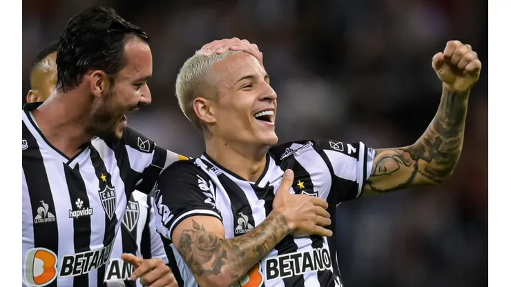 Arana comemora com Réver o gol marcado diante do Fortaleza (Foto: Getty Images)