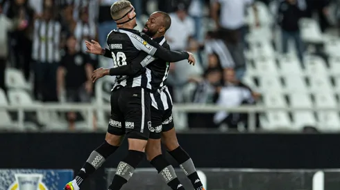 Botafogo vence o Brusque por 3 x 0 e segue firme na briga pela liderança da série B do Brasileirão. (Foto: Jorge Rodrigues/AGIF)