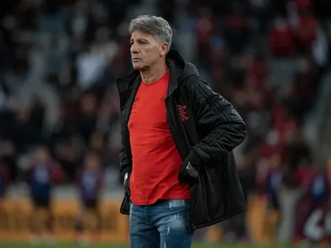 Renato Gaúcho reclama de gramado sintético e elogia: 'Saímos vivíssimos'