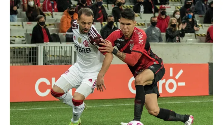 Athletico e Flamengo ficam no empate e levam decisão para segunda partida da semifinal da Copa do Brasil (Foto: Gabriel Machado/AGIF)