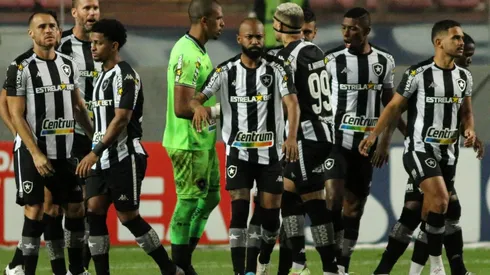 Botafogo x Brusque: escalações confirmadas para o duelo do Campeonato Brasileiro. (Foto: Fernando Moreno/AGIF)