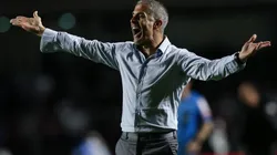 Torcida do Corinthians pede a saída do técnico nesta terça-feira (19) (Foto: Getty Images)