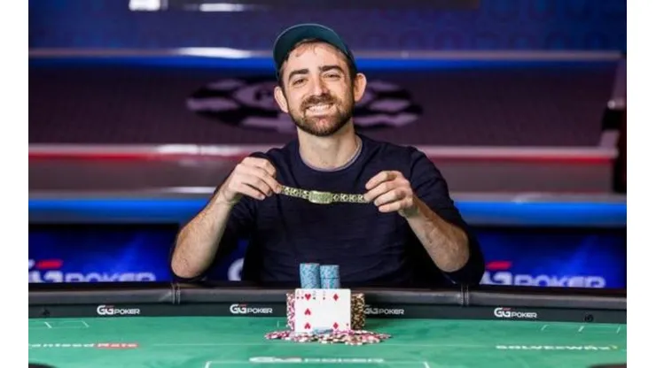 Dylan Weisman conquistou o primeiro bracelete (Foto: Hayley Hochstetler/PokerNews)