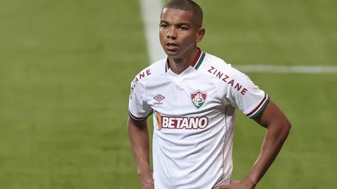 David Braz diz que Fluminense precisa pensar jogo a jogo para chegar a Libertadores (Foto: Marcello Zambrana/AGIF)
