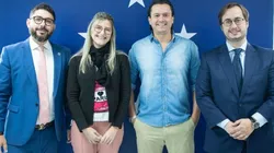 Advogado João Paulo de Almeida Melo (último à direita) anunciou que deixou o clube na manhã desta segunda-feira, 18