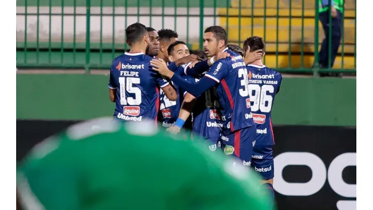 Fortaleza vence a Chape e continua no G4 (Foto: Dinho Zanotto/AGIF)