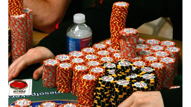 Utilizar a c-bet pode ajudar no castelo de fichas (Foto: Getty images)