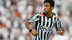 Neymar em jogo contra o Corinthians, em 2013 (Foto: Ricardo Saibun/AGIF)