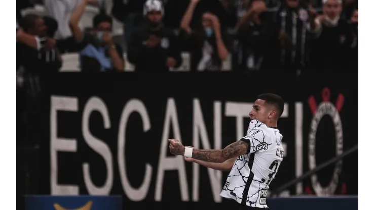 Gabriel Pereira comemora bom momento no Corinthians e cita inspiração em Messi. (Foto: Ettore Chiereguini/AGIF)