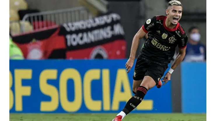 Jogador está no Flamengo emprestado pelo Manchester United, e possui opção de compra | Crédito: Thiago Ribeiro/AGIF