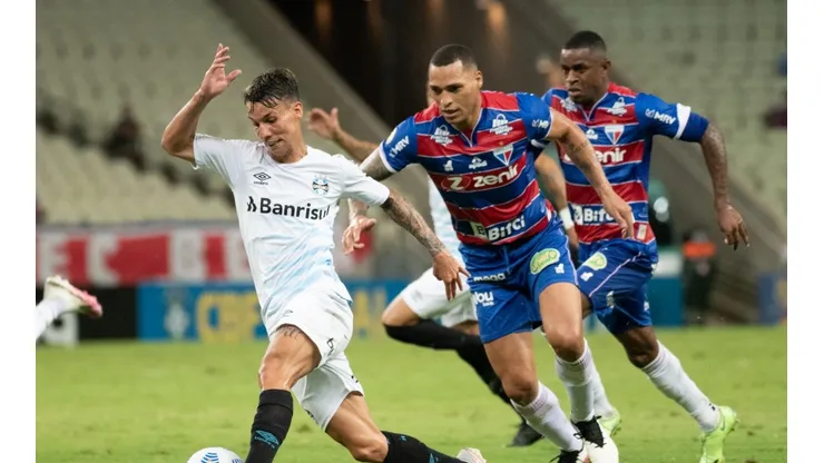 Vice de futebol do Grêmio deixa o cargo após derrota da equipe para o Fortaleza. (Foto: Kely Pereira/AGIF)