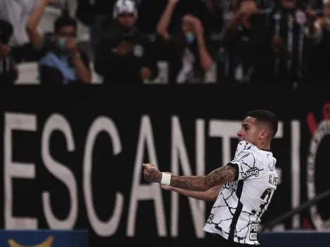 Gabriel Pereira comemora gol pelo Corinthians diante da Fiel