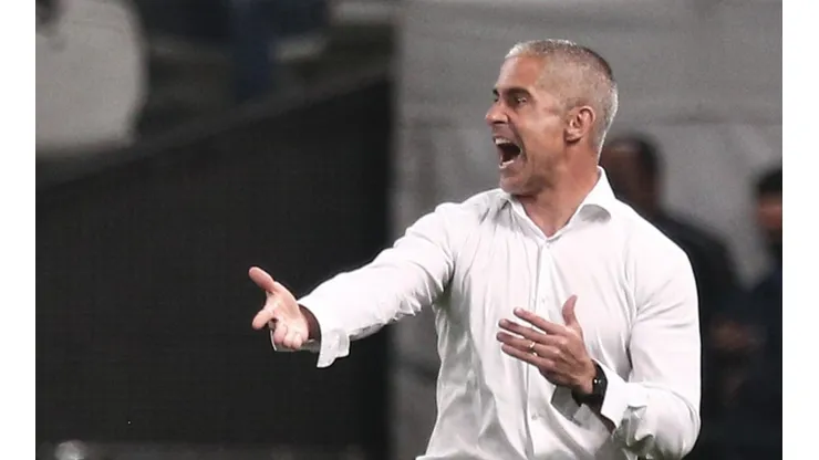 Sylvinho fala em "jogo a jogo" para Corinthians chegar no G-4. (Foto: Ettore Chiereguini/AGIF)