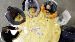 Descubra o nome de cada posição em uma mesa de poker (Foto: Getty Images)