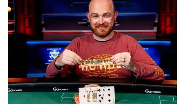 Dylan Linde ganhou o primeiro bracelete da carreira (Foto: Melissa Haereiti/PokerNews)