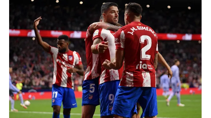 Jogadores do Atlético de Madrid, em partida contra o Barcelona (Foto: Getty Images)