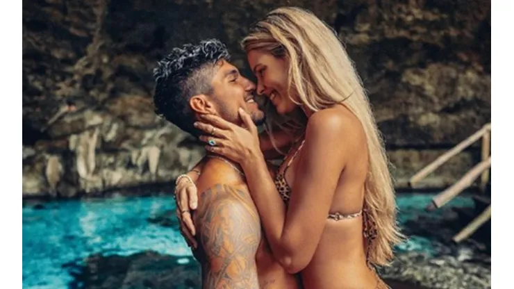 Gabriel Medina e Yasmin Brunet em clima de romance