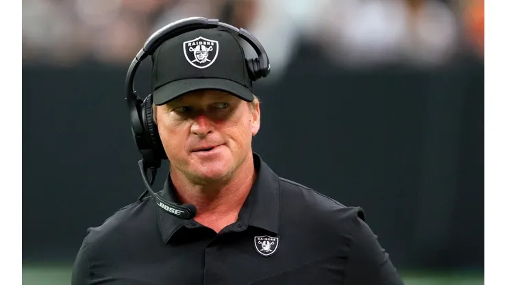 Jon Gruden tinha um contrato de dez anos por $100 milhões de dólares (Getty Images)