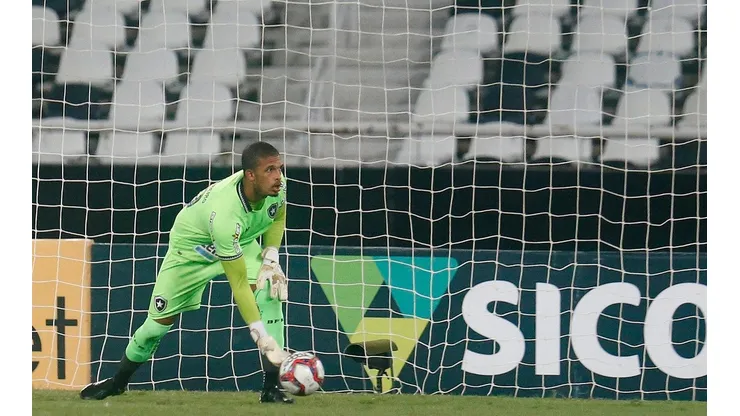 Liberado para assistir ao nascimento da filha no último jogo, Diogo Loureiro deve votlar a meta do Botafogo (Foto: Vitor Silva/Botafogo)