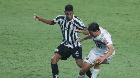 Vinícius Balieiro renova com o Santos; confira novo vínculo. (Foto: Marcello Zambrana/AGIF)