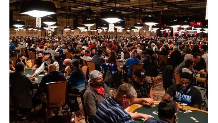 Salões cheios da WSOP (Foto: Danny Kim/PokerNews)