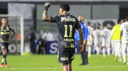 Marinho comemora vitória após partida contra o Grêmio na Vila Belmiro (Fernanda Luz/AGIF)