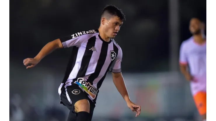 Ronald não joga há três meses e ainda não marcou gol com a camisa do Botafogo | Crédito: Thiago Ribeiro/AGIF