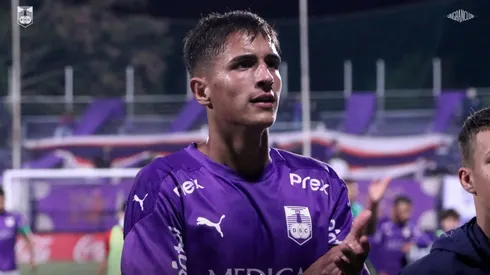 Facundo Bernal com a camisa do Defensor Sporting. Foto: Divulgação/Site Oficial do Defensor