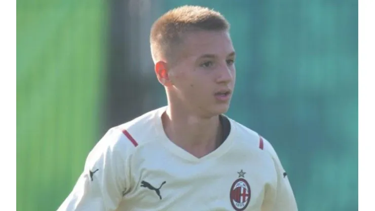 Garoto ficou conhecido após postagem de scout italiano (Foto: Reprodução/Twitter @SciabolataFFP)