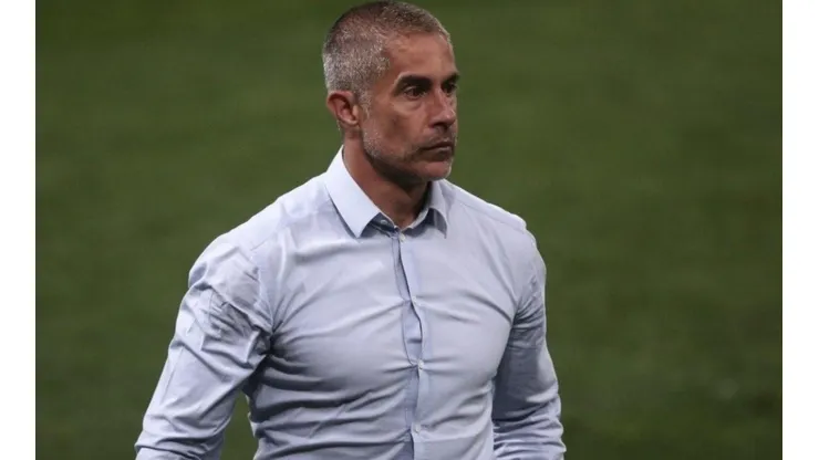Sylvinho tem série invicta e se sentiu feliz com a volta do torcedor (Twitter/Reprodução)