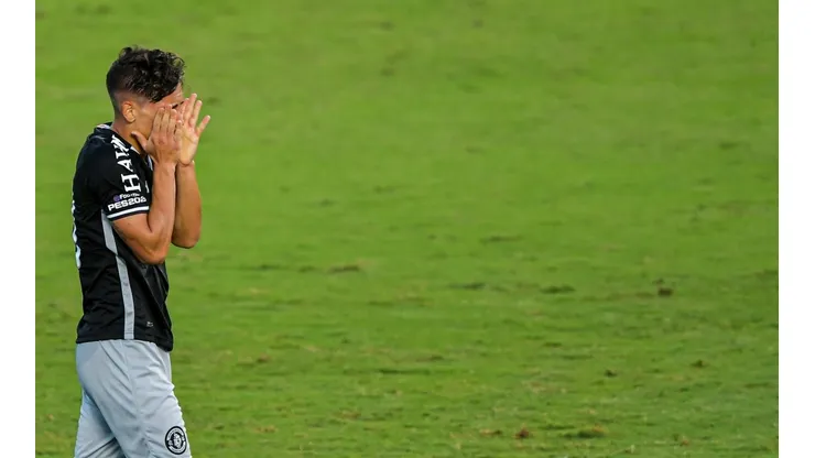 Martín Sarrafiore terá que passar por lesão no joelho (Foto: Thiago Ribeiro/AGIF)