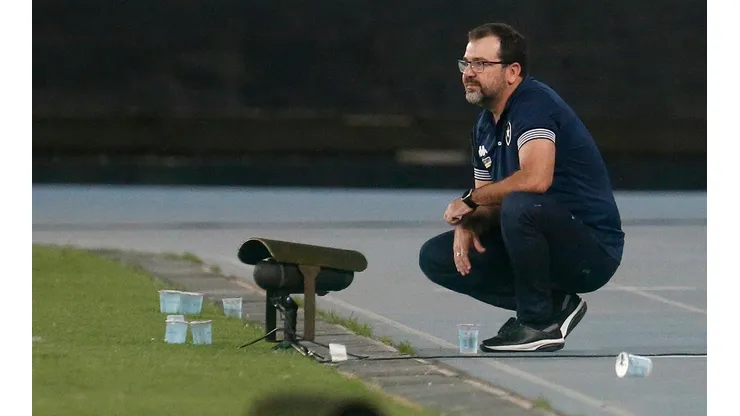Enderson Moreira pediu apoio aos torcedores em carta aberta depois de episódio na partida contra o Avaí (Foto: Vitor Silva/Botafogo)