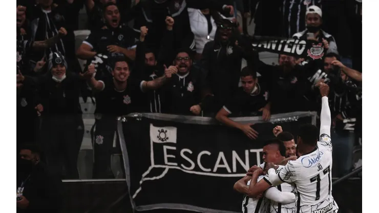 Melhores momentos da vitória por 3 x 1 sobre o Bahia que levou o Corinthians ao G-4 do Campeonato Brasileiro