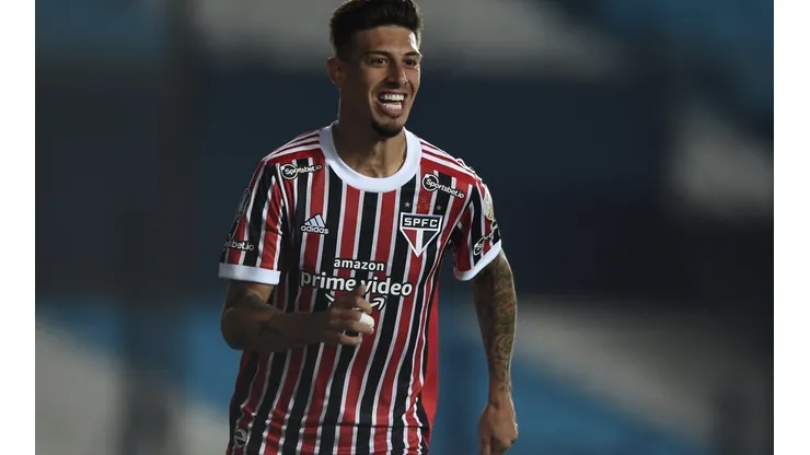 Rigoni comemorando gol contra o Racing, na Libertadores (Foto: Marcelo Endelli / Getty Images)