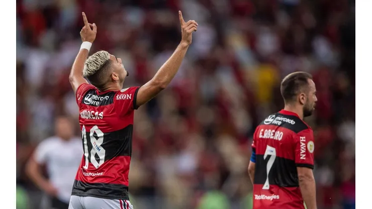 Andreas Pereira comemora o terceiro gol do Flamengo (Thiago Ribeiro/AGIF)