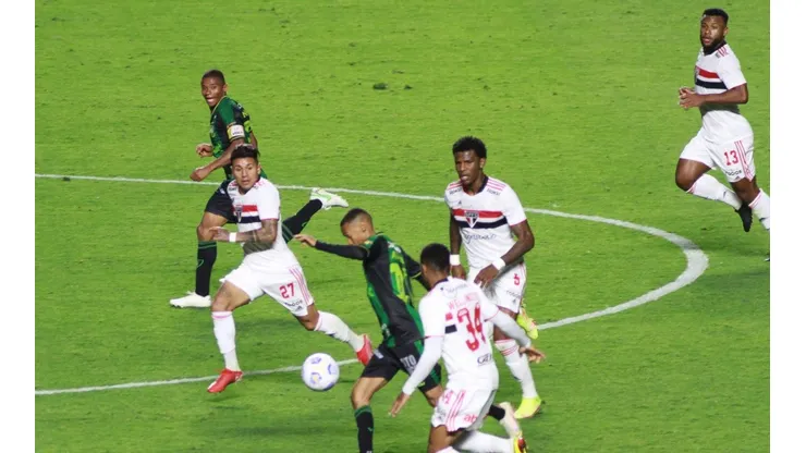 São Paulo, em campo pelo Campeonato Brasileiro (Foto: Fernanda Luz/AGIF)