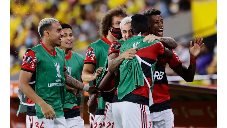 Jogadores do Flamengo comemorando gol na Libertadores (Foto: Franklin Jacome / Getty Images)